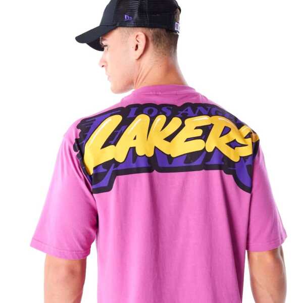 New Era Camiseta Oversized LA Lakers NBA Wordmark Morado - Image 4